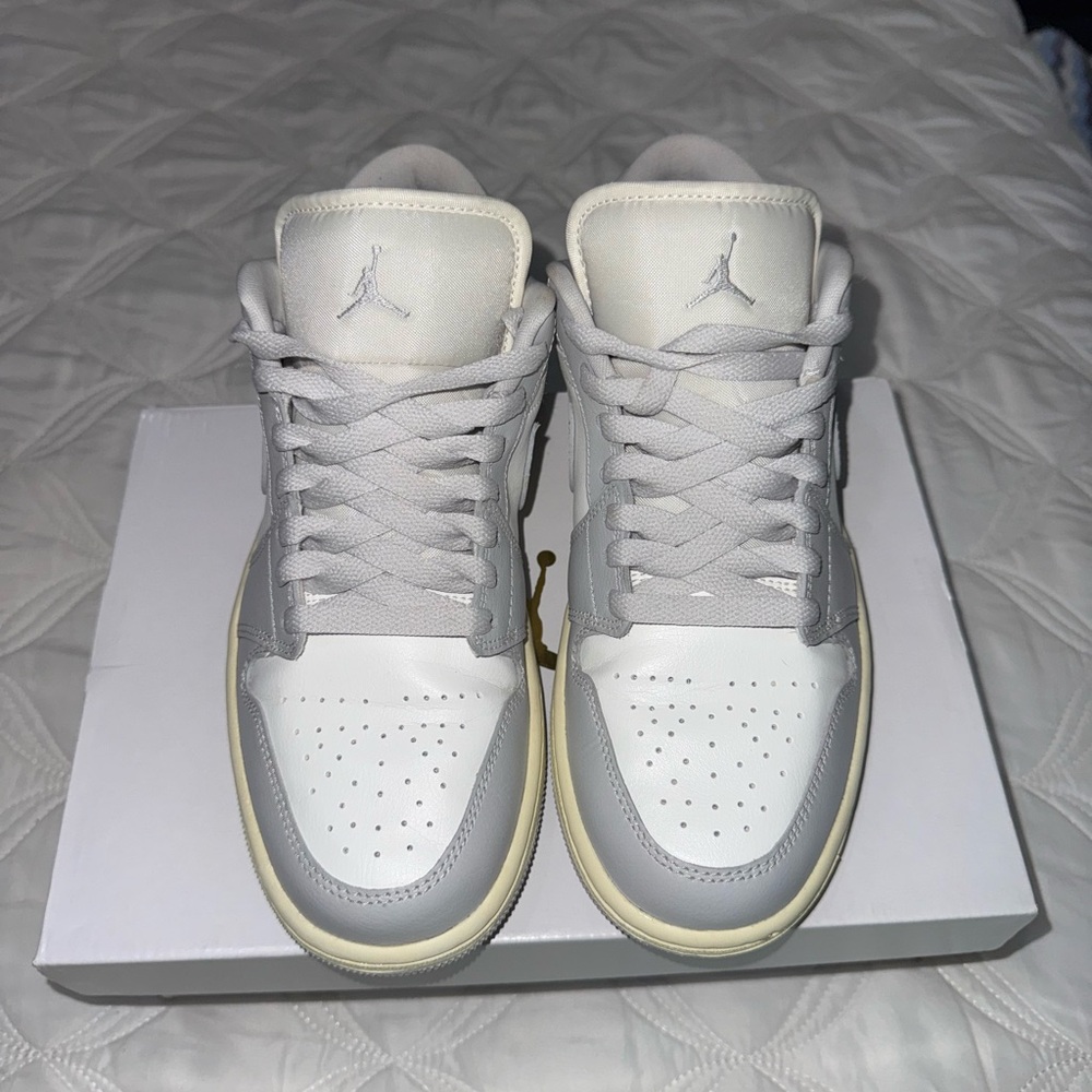 Nike Women's Sneakers in White and Gray
